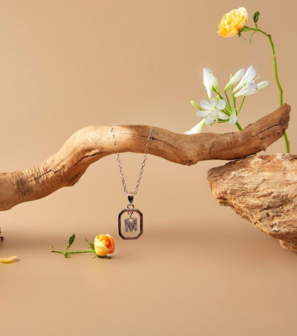 Colgante de Inicial M: imagen 1